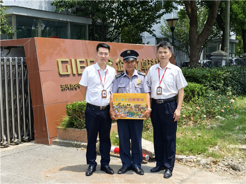 建军节慰问5_副本.jpg 建军节慰问5_副本.jpg